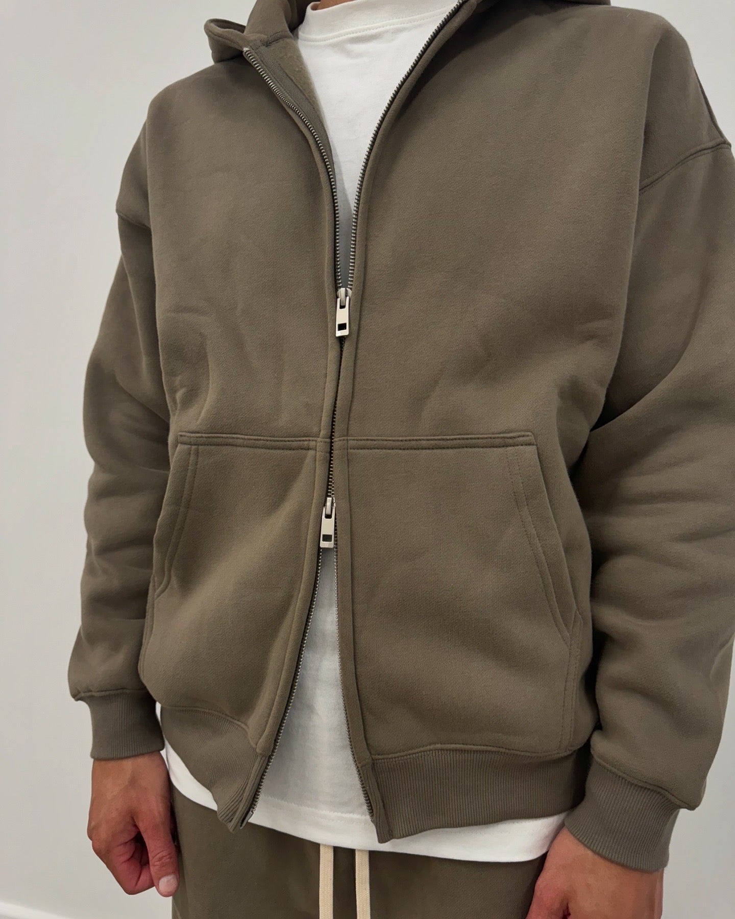 BLANK ZIPPED HOODIE - KHAKI